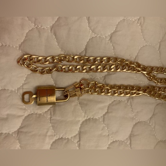 #51 Louis Vuitton Lock & Key With Unbranded Chain #312 - Picture 3 of 4